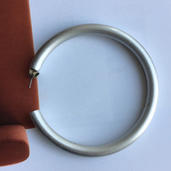 Pair of 90s matte silver hoops vintage VGUC very light vintage - Picture 16 of 16